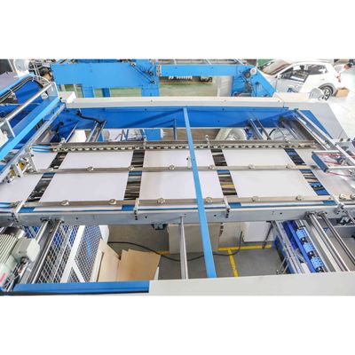 μηχανή ελασματοποίησης φλαούτων 1700mm σερβο αυτόματη για το χαρτόνι και το ζαρωμένο έγγραφο