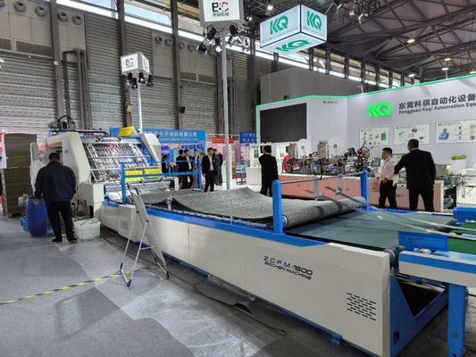 Ηλεκτρική αυτόματη μηχανή laminator κυματοειδούς φλάουτα για το στρώμα κυματοειδούς φλάουτα χαρτόνι στη βιομηχανία συσκευασίας