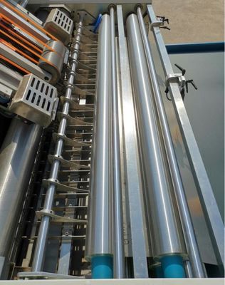 Γρήγορη ακριβής αυτόματη μηχανή laminator φλάουτα για υψηλής απόδοσης κυματοειδή χαρτόνι lamination