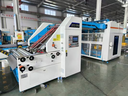 Η ZGFM ακριβής κυματοειδής αυτόματη μηχανή laminator φλάουτα υψηλή ταχύτητα 180m/min