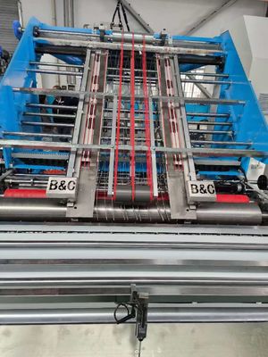 Γρήγορη ακριβής αυτόματη μηχανή laminator φλάουτα για υψηλής απόδοσης κυματοειδή χαρτόνι lamination