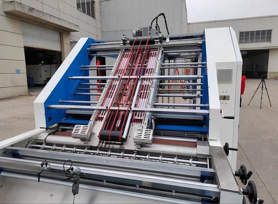 Αυτόματη μηχανή laminator φλάουτα παρέχοντας ακριβή κυματισμένη χαρτόνι lamination και αυξημένη παραγωγική αποτελεσματικότητα