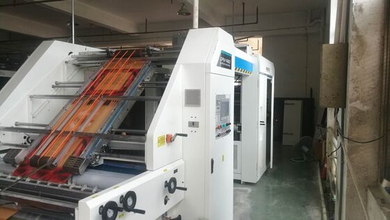 Ηλεκτρική αυτόματη μηχανή laminator κυματοειδούς φλάουτα για το στρώμα κυματοειδούς φλάουτα χαρτόνι στη βιομηχανία συσκευασίας