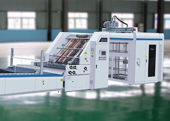150m/Min αυτόματο Laminator 1700x1700mm Litho ζαρωμένος έλεγχος σερβο μηχανών συγκόλλησης