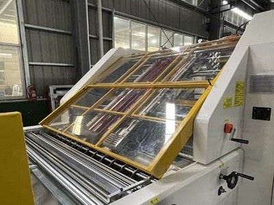 μηχανή τοποθέτησης σε στρώματα φλαούτων 2200x2200mm αυτόματη με το CE που ρίχνεται για την εκτύπωση
